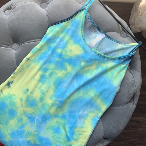 One piece - Picture 2 of 2